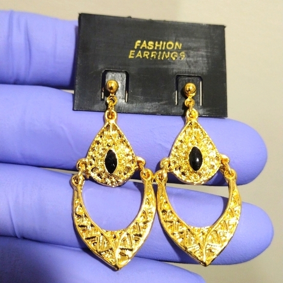 Women's Stylish Gold tone Designed Hoop Black color Stone Drop Earrings 1.5" - Picture 1 of 4